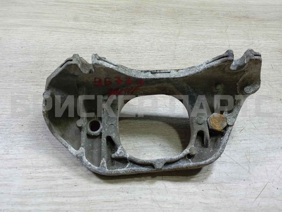 Кронштейн двигателя прав Рено Дастер 1  HS