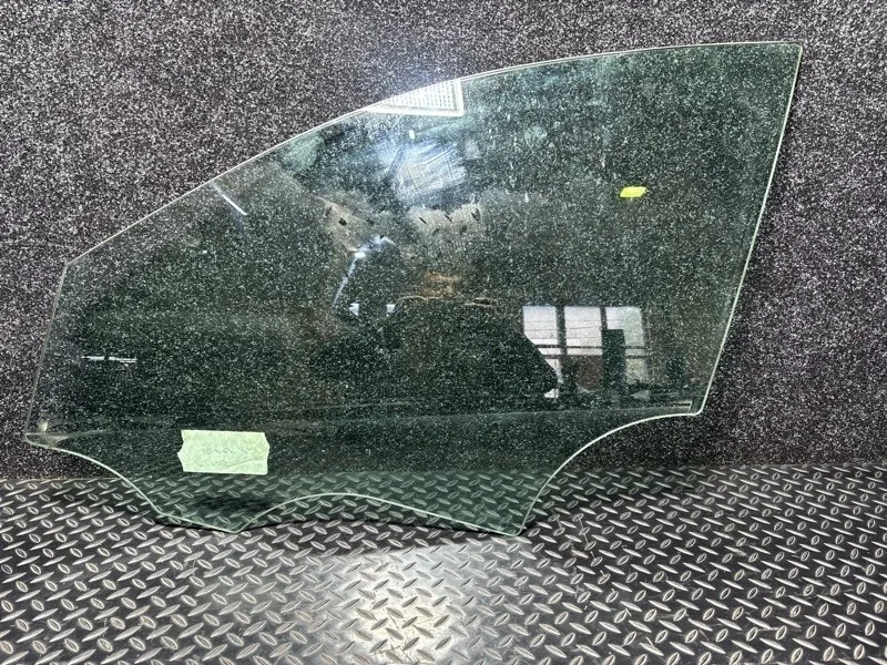 Стекло двери Mercedes-Benz C-Klasse 2016 A2057250010 W205 M274.920, переднее левое
