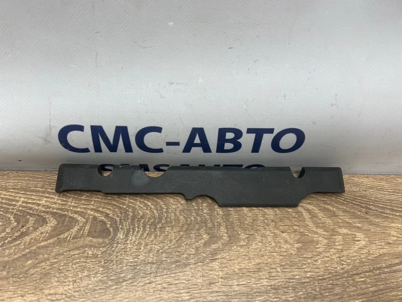 Крышка Audi A8 2012 06E103936C D4 3.0 CGW, правая