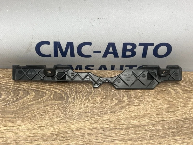 Крышка Audi A8 2012 06E103935C D4 3.0 CGW, левая