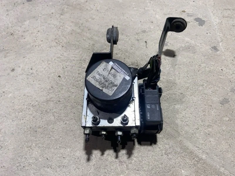 Блок ABS (насос) Ford Focus 2 (04-08) ХЭТЧБЭК 1.6L