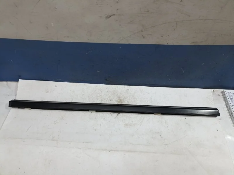 Накладка стекла Nissan Almera Classic 2006 8282095F0A B10 1.6 QG16DE, задняя правая