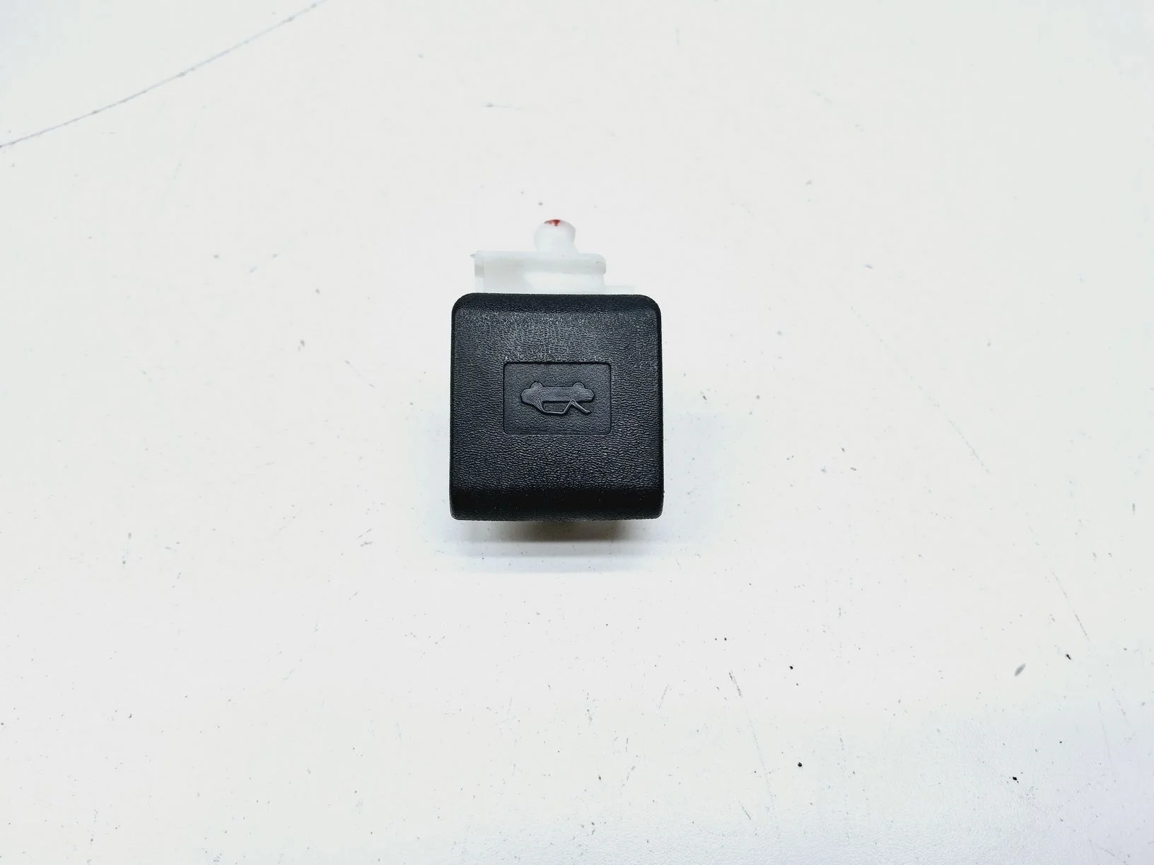 ручка открывания капота Toyota Corolla (E120) 2000-2007