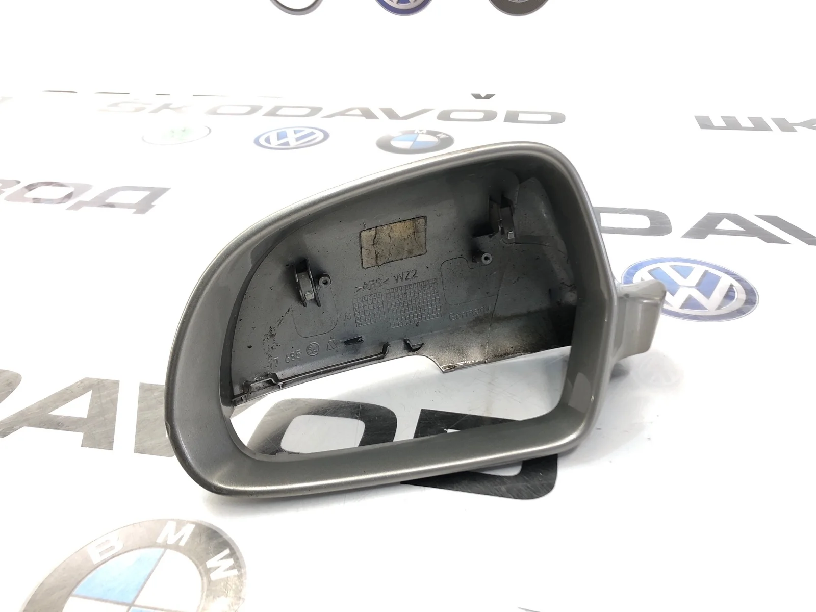 Колпак зеркала заднего вида Skoda Octavia 2011 3T0857537GRU A5 (1Z), левый