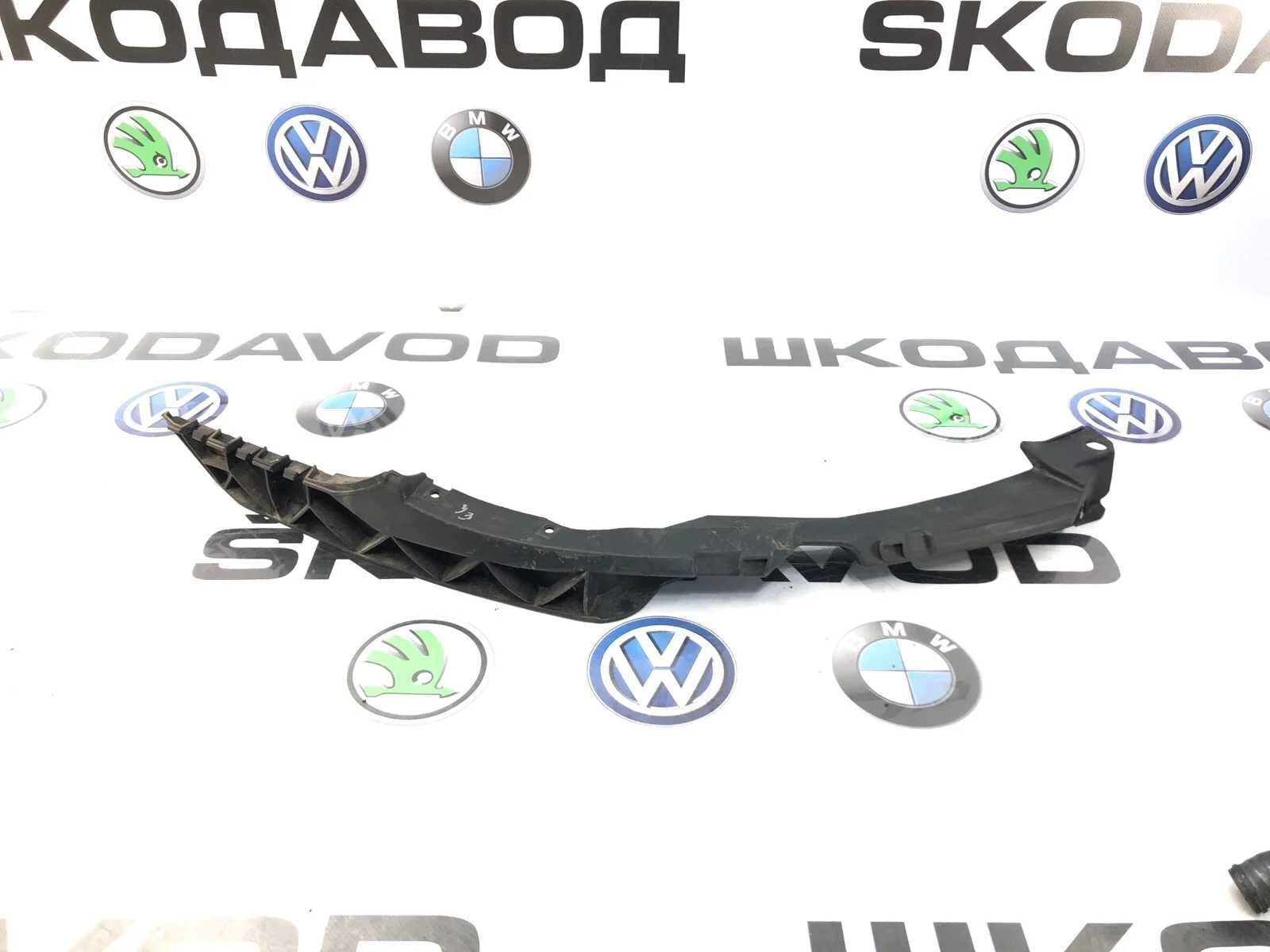 Направляющая бампера Skoda Octavia 2011 1Z0807184D A5 (1Z) 1.8 CDAB, передняя правая