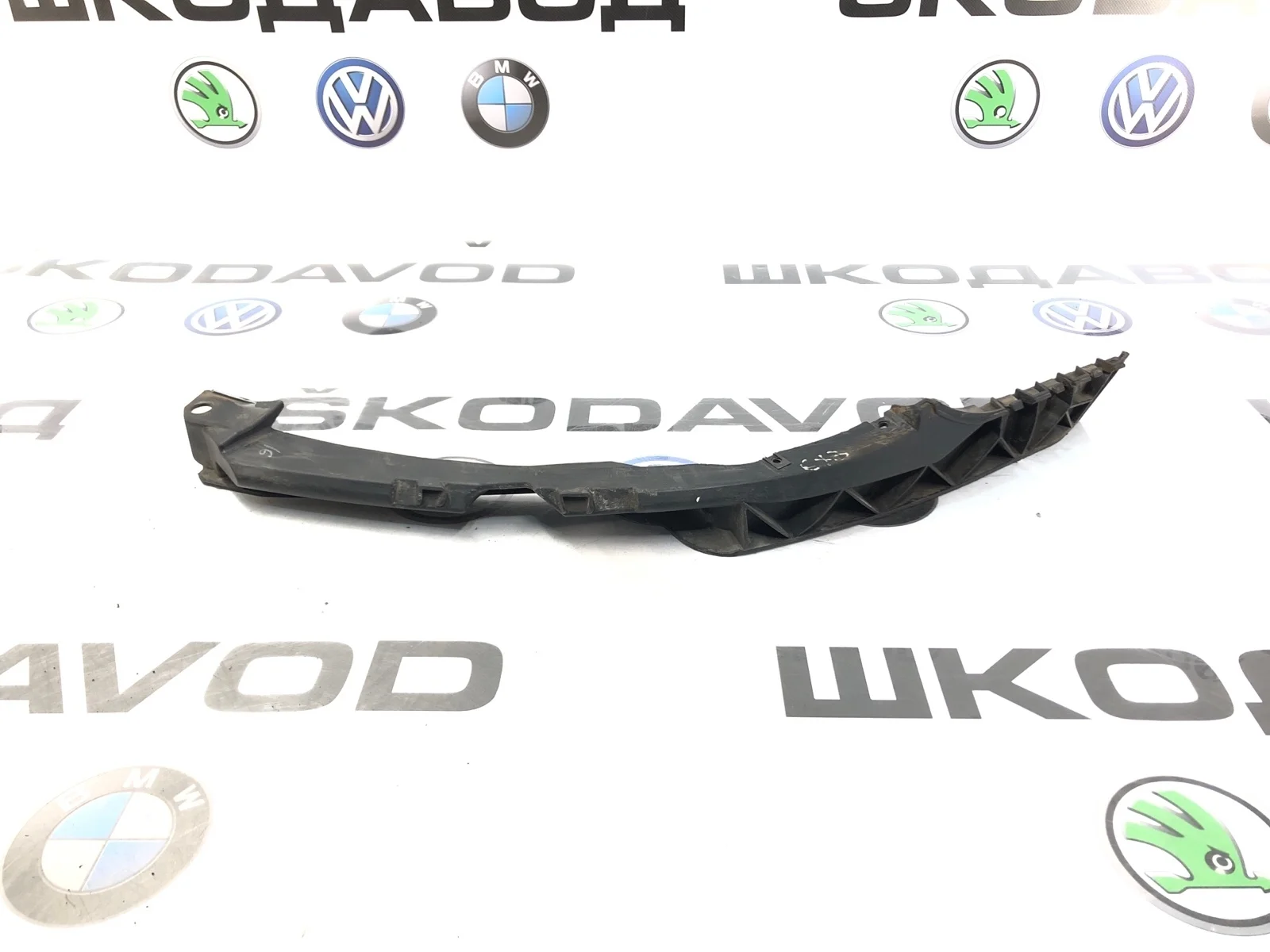 Направляющая бампера Skoda Octavia 2010 1Z0807183D A5 (1Z) 1.4 CAXA, передняя левая