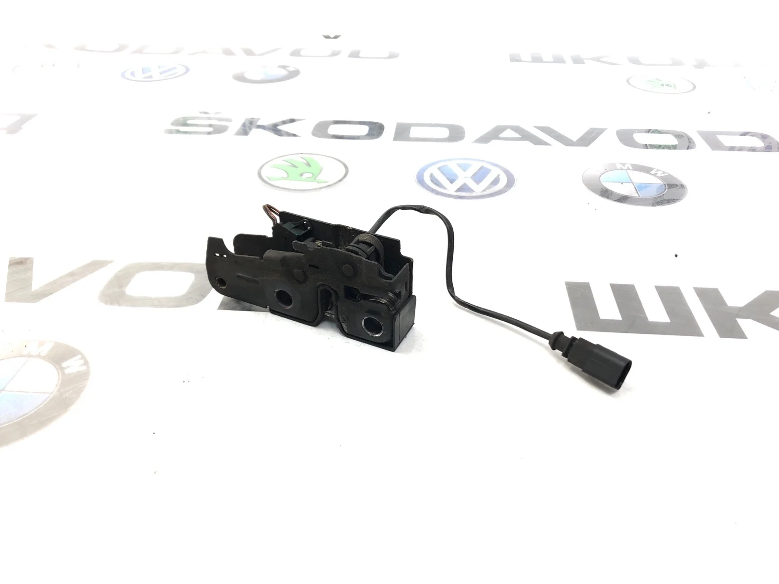 Замок капота Skoda Octavia 2011 1Z0823509E A5 (1Z) 1.2 CBZB