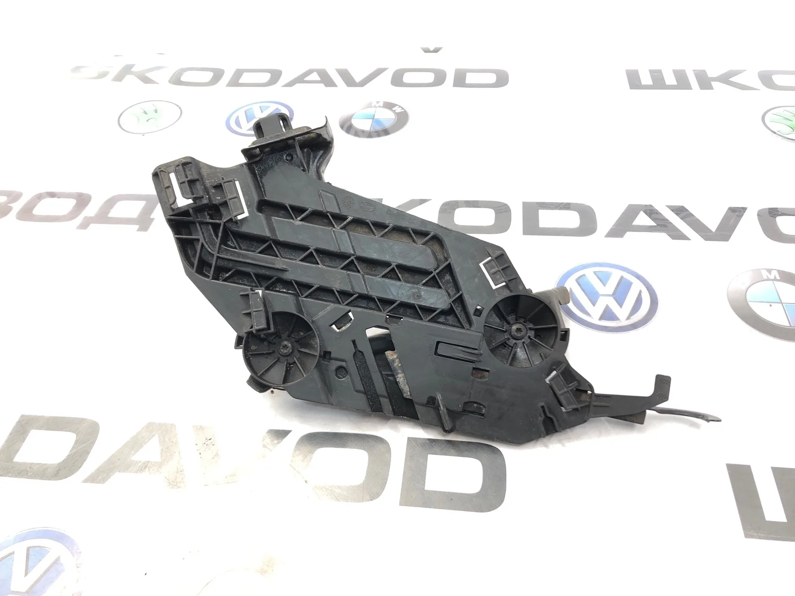 Площадка кронштейн фары Skoda Octavia 2010 1Z0941614 A5 (1Z) 1.4 CAXA, правая
