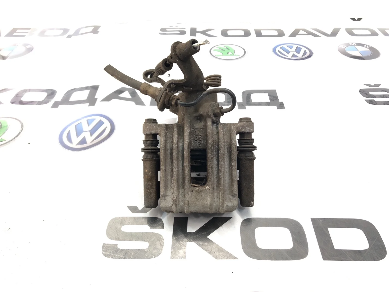 Суппорт тормозной Skoda Octavia 2011 1K0615424J A5 (1Z) 1.2 CBZB, задний правый