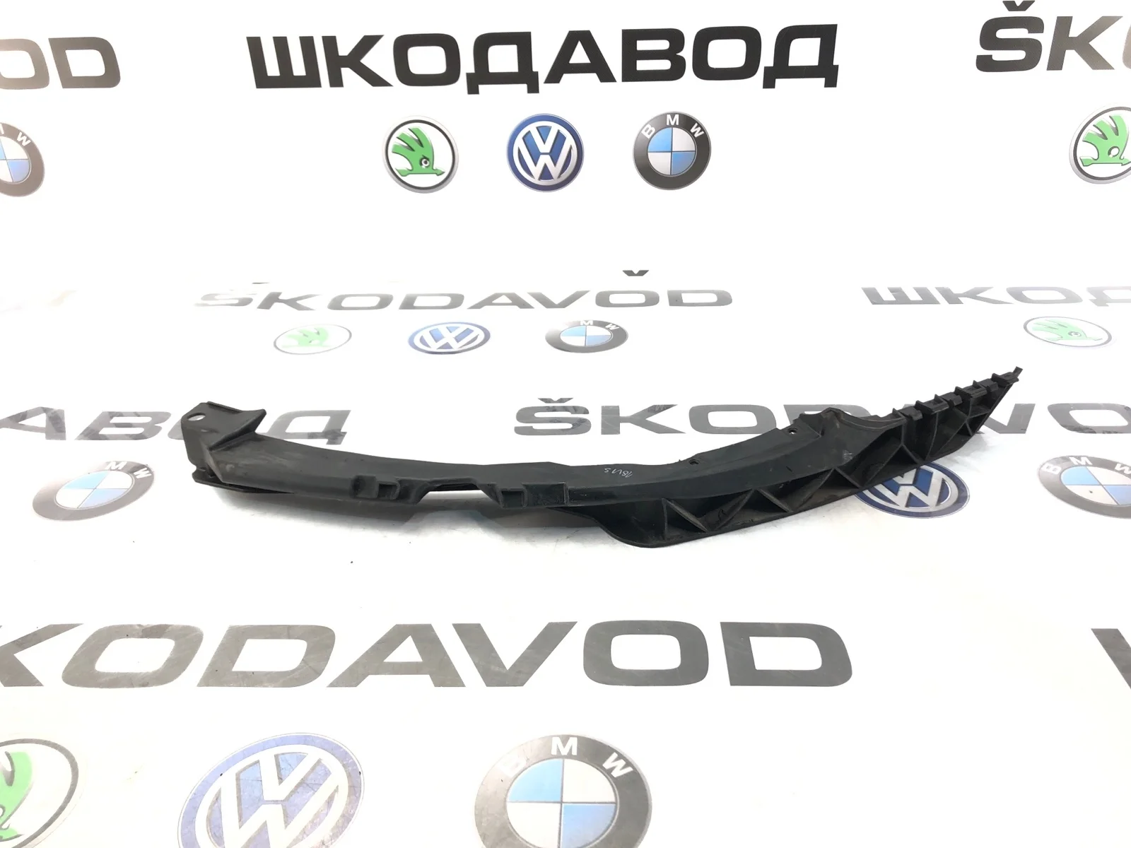 Направляющая бампера Skoda Octavia 2011 1Z0807183D A5 (1Z) 1.2 CBZB, передняя левая