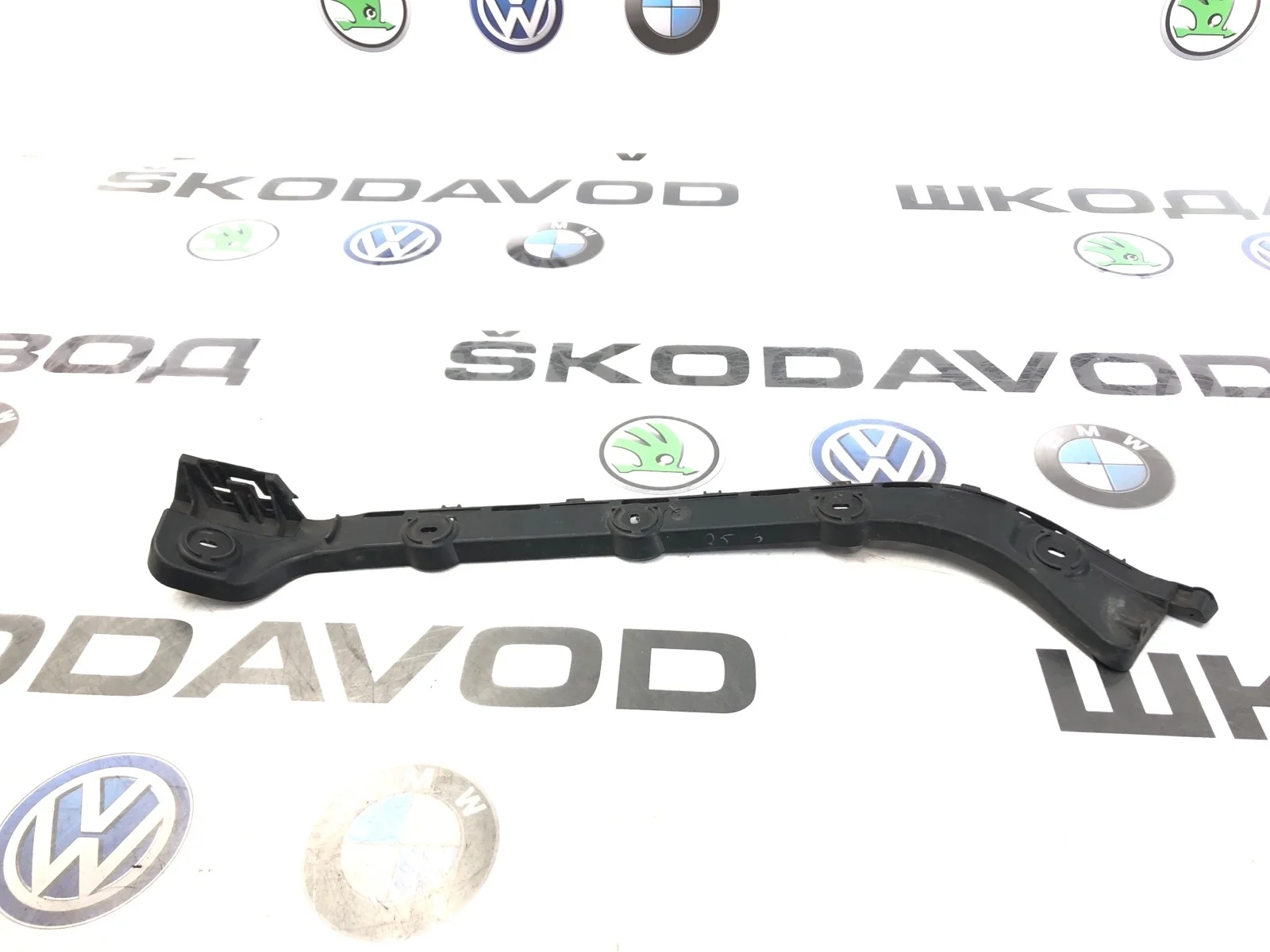Направляющая бампера Skoda Octavia 2015 5E5807393 A7 (5E) 2.0 CRMB, задняя левая