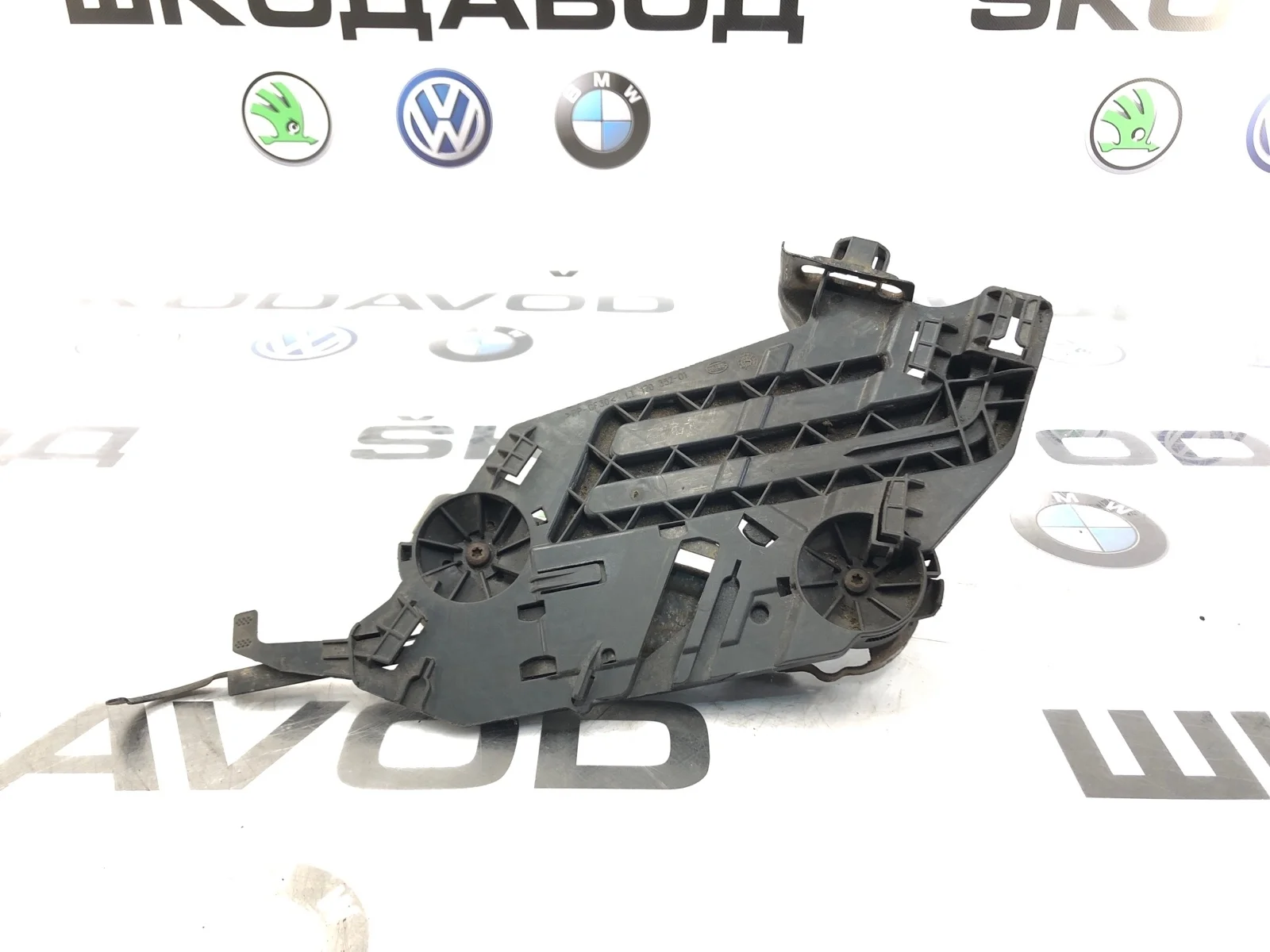 Площадка кронштейн фары Skoda Octavia 2012 1Z0941613 A5 (1Z) 1.2 CBZB, левая