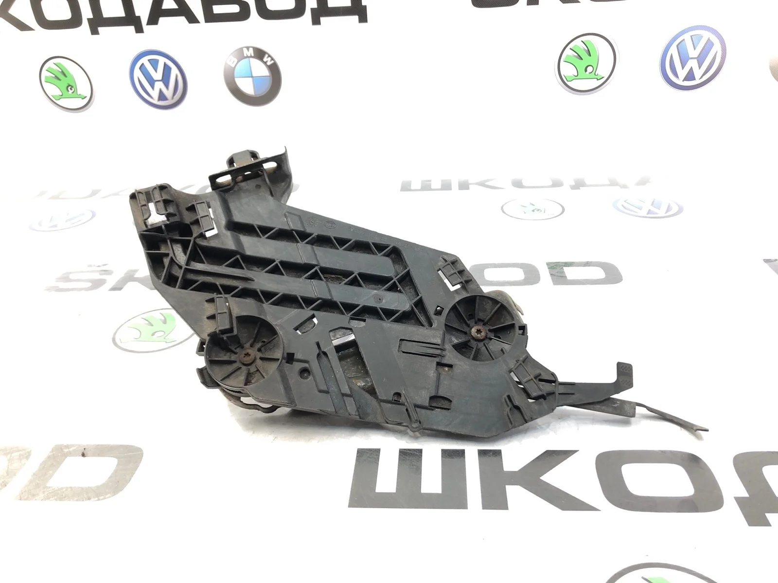 Площадка кронштейн фары Skoda Octavia 2012 1Z0941614 A5 (1Z) 1.2 CBZB, правая