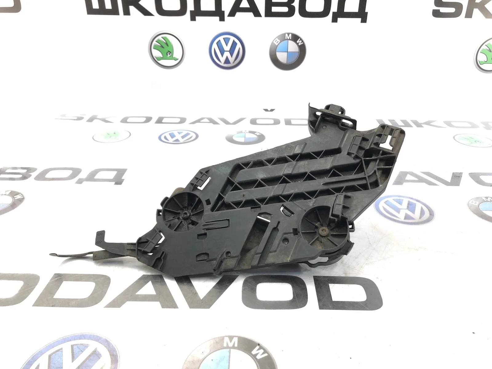 Площадка кронштейн фары Skoda Octavia 2012 1Z0941613 A5 (1Z) 1.8 CDAB, левая