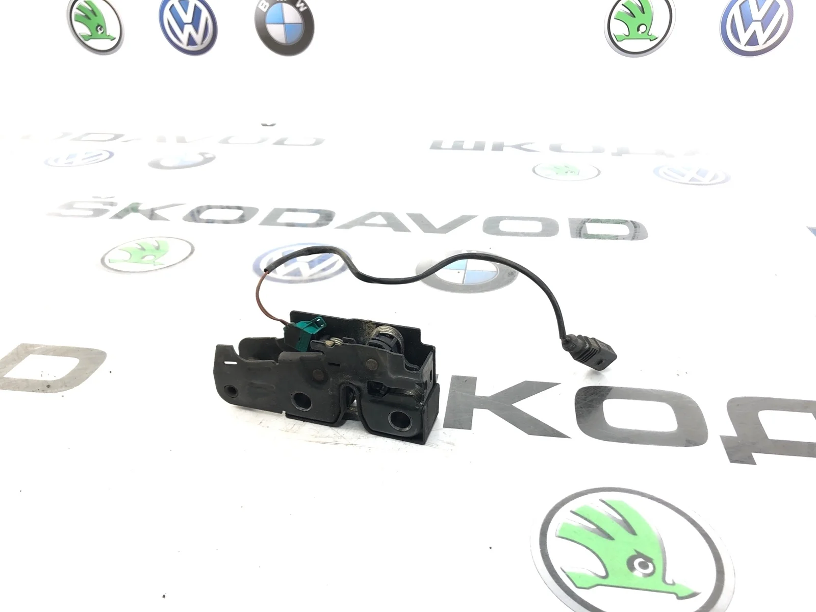 Замок капота Skoda Octavia 2012 1Z0823509E A5 (1Z) 1.8 CDAB