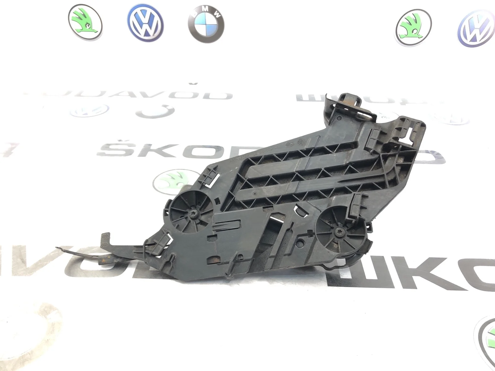 Площадка кронштейн фары Skoda Octavia 2012 1Z0941613 A5 (1Z) 1.4 CAXA, левая