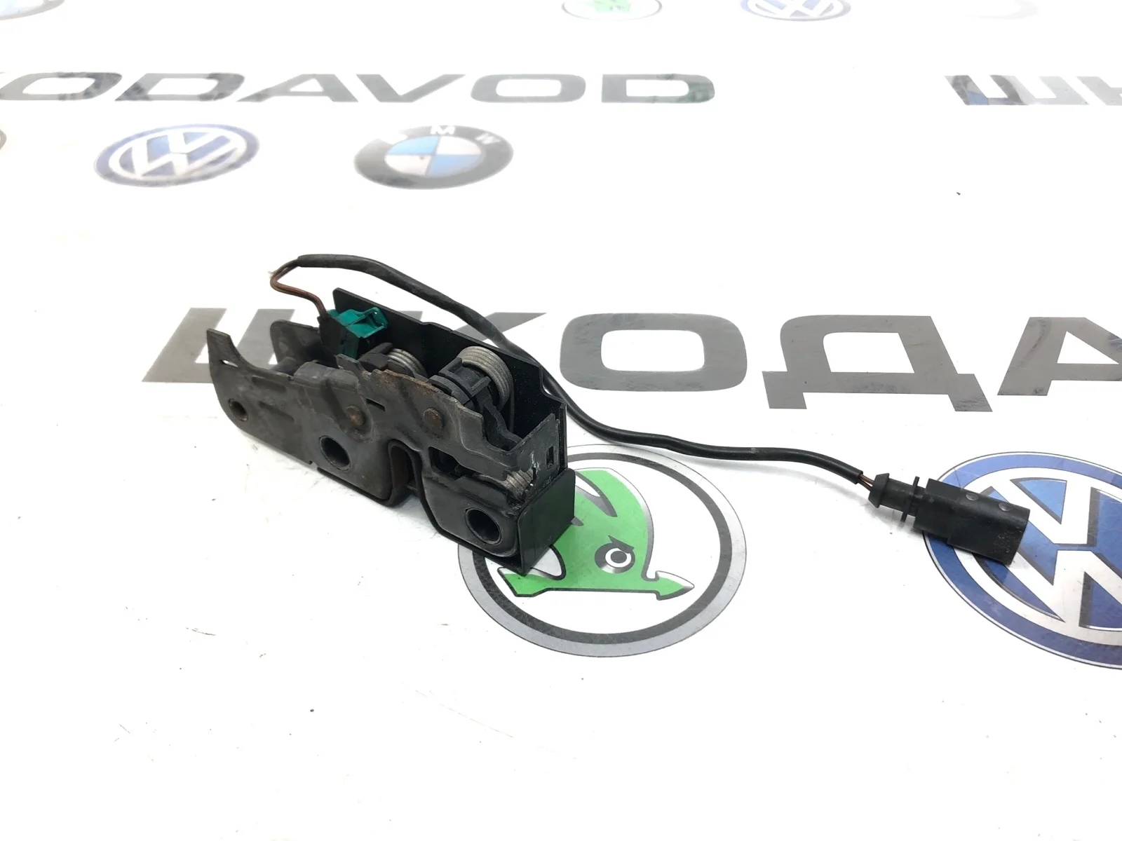Замок капота Skoda Octavia 2012 1Z0823509E A5 (1Z) 1.4 CAXA