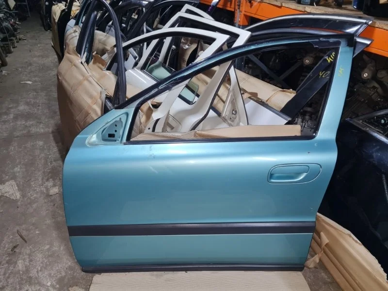 Дверь Volvo V70 2003 SW