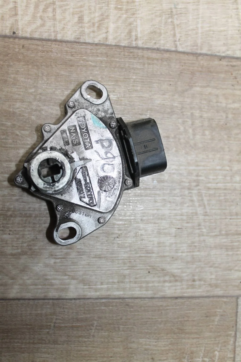 Б.у. датчик положения селектора кпп TOYOTA VITZ SCP90 TOYOTA VITZ SCP90