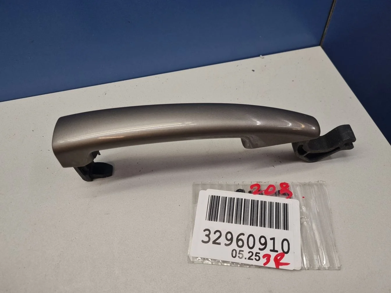 Ручка двери нaружная задняя правая для Peugeot 208 2012-2019