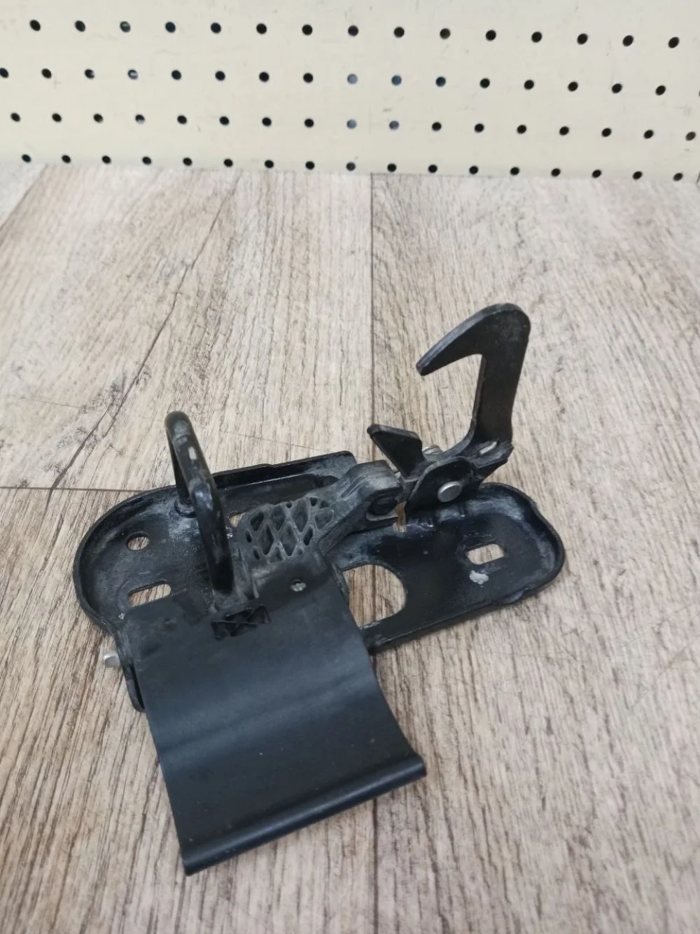 Замок капота Volkswagen Passat CC B6 (2008—2012) Passat CC B6 (2008—2012) B6