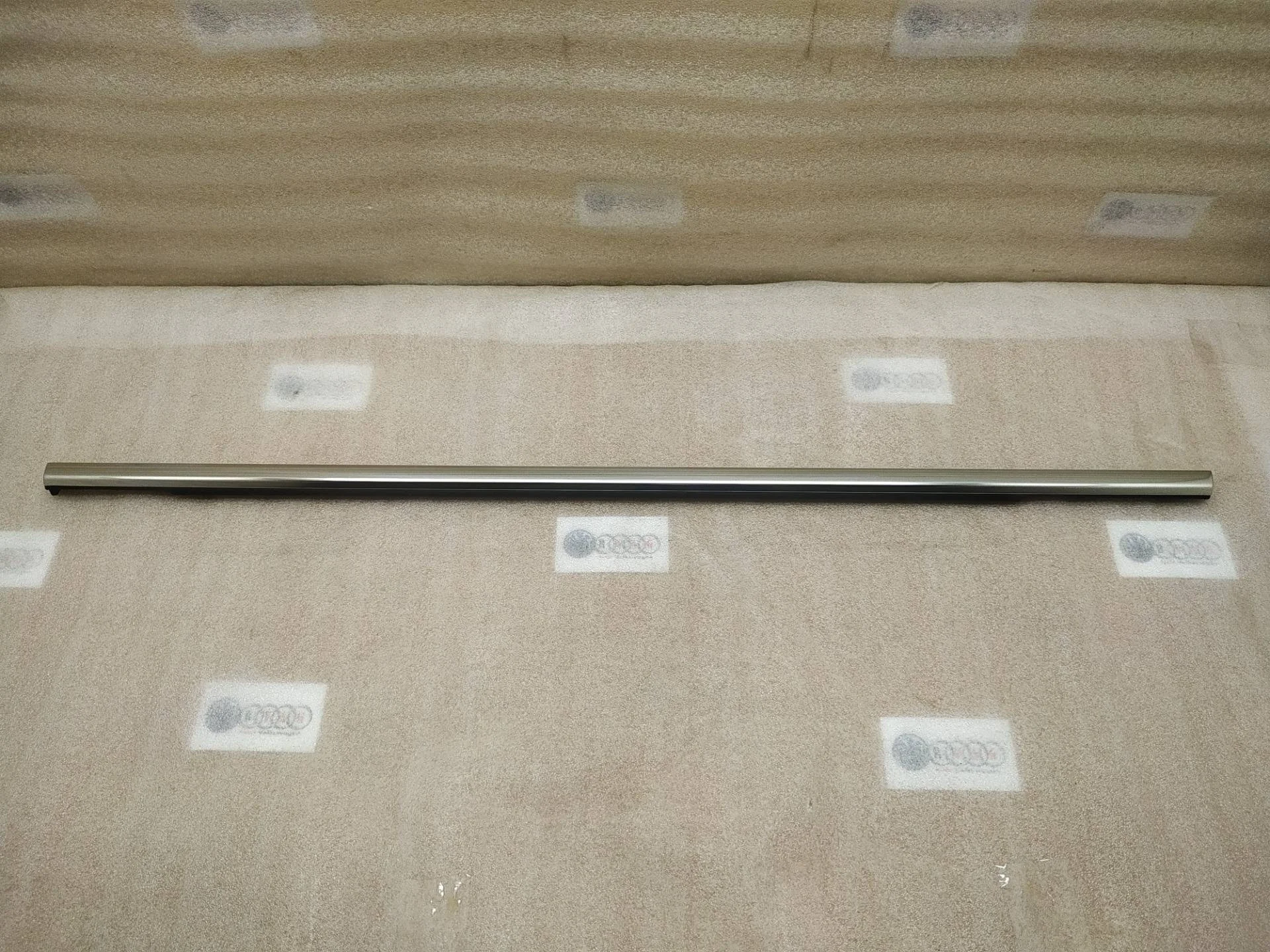 молдинг двери задней правой Volkswagen Touareg 7P6 2011