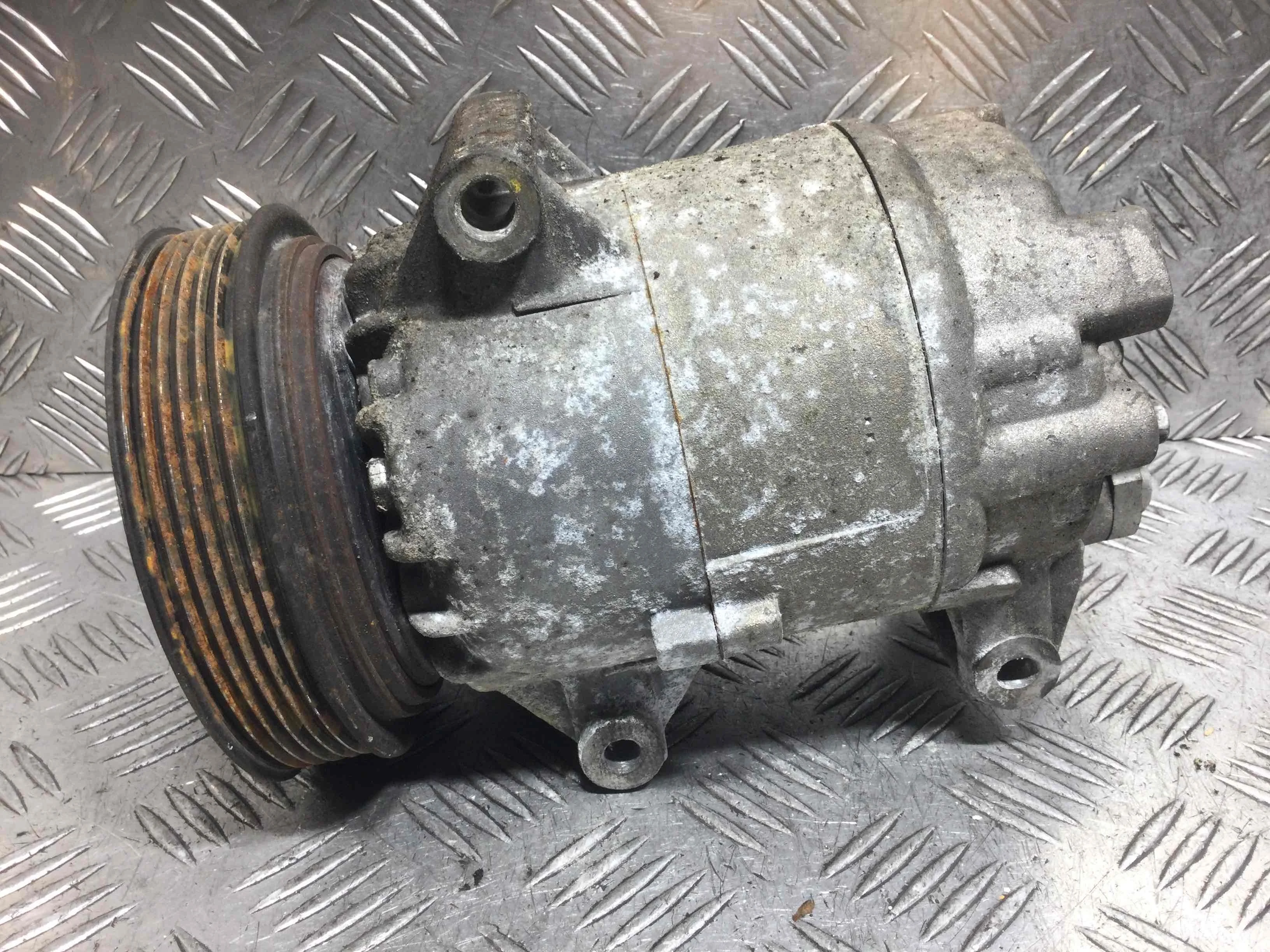 Компрессор кондиционера Renault Megane Megane II (KM,LM) 2003 - 2009 бензин 1.6 i Механика