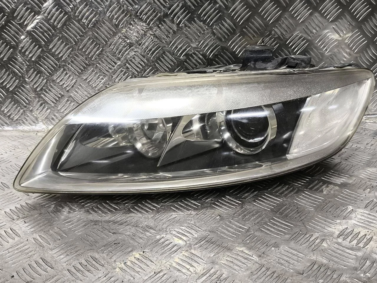 фара левая Audi Q7 4L