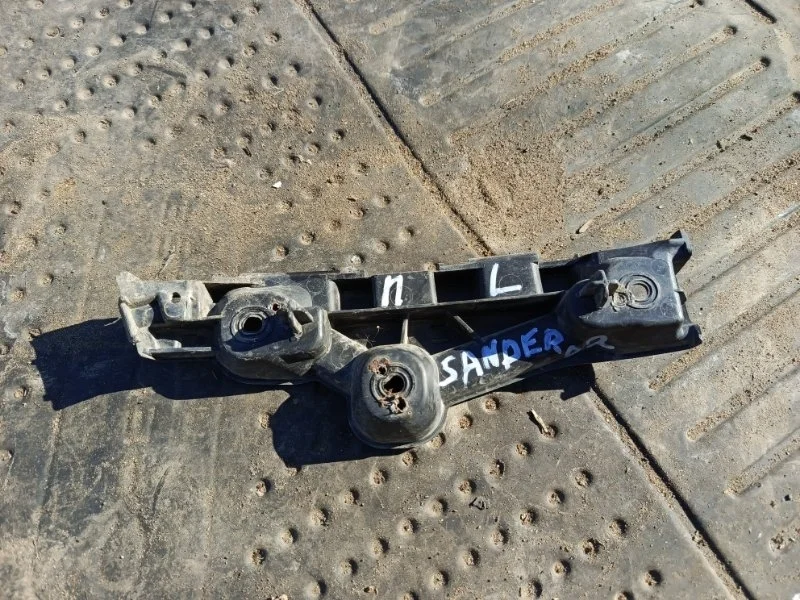 Кронштейн бампера передний левый Renault Sandero 2016 622233582R ХЭТЧБЕК D4FF732