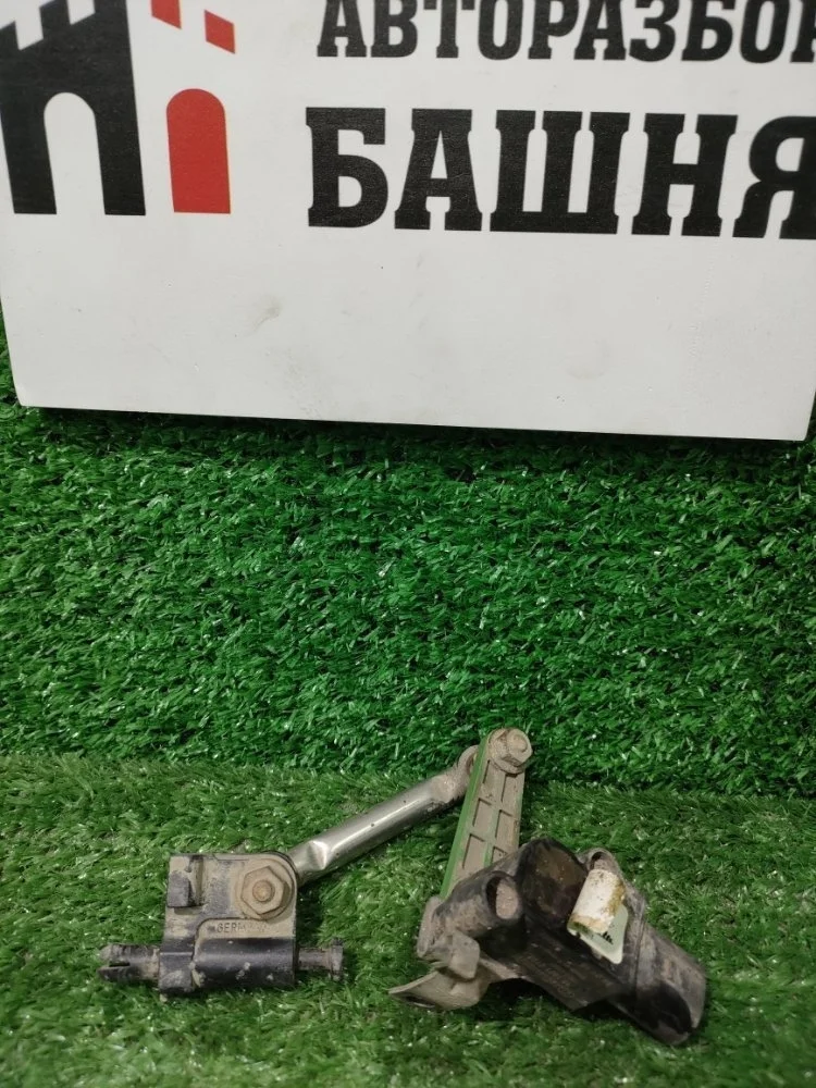 Датчик дорожного просвета Volkswagen Touareg 2016 7P0616213 NF CMTA, передний левый