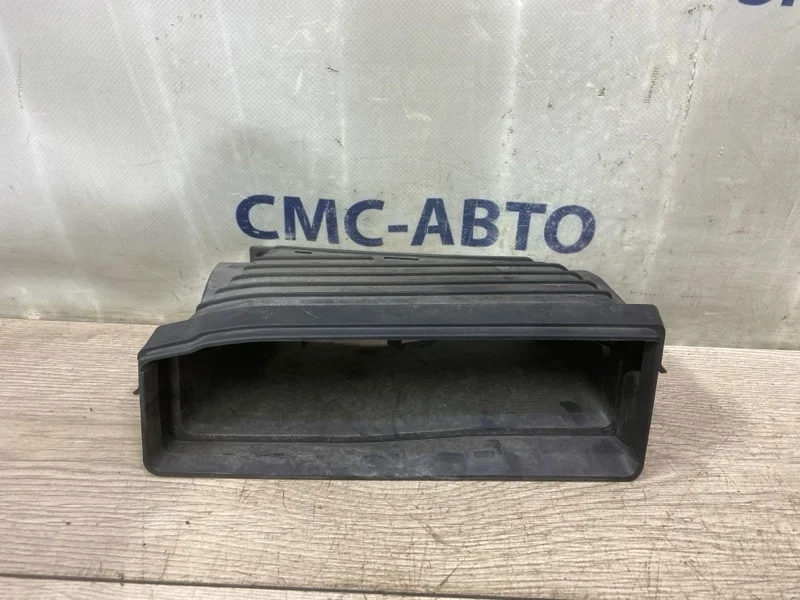 Воздухозаборник Audi A8 2012 4H0129628AB D4 3.0 CGW