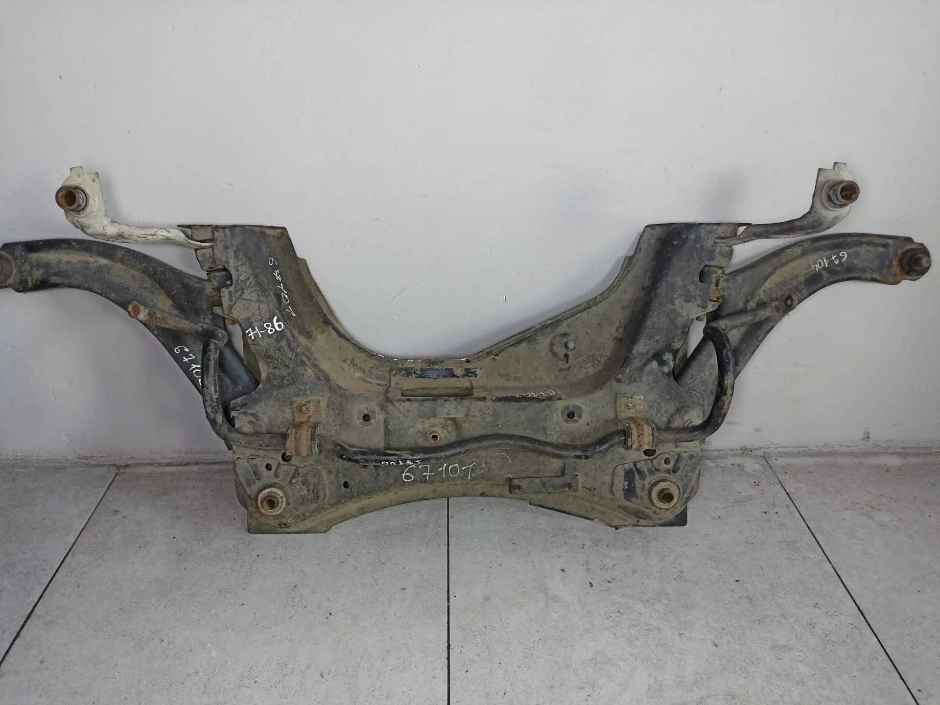Передняя балка (подрамник) Nissan Note E11 2007