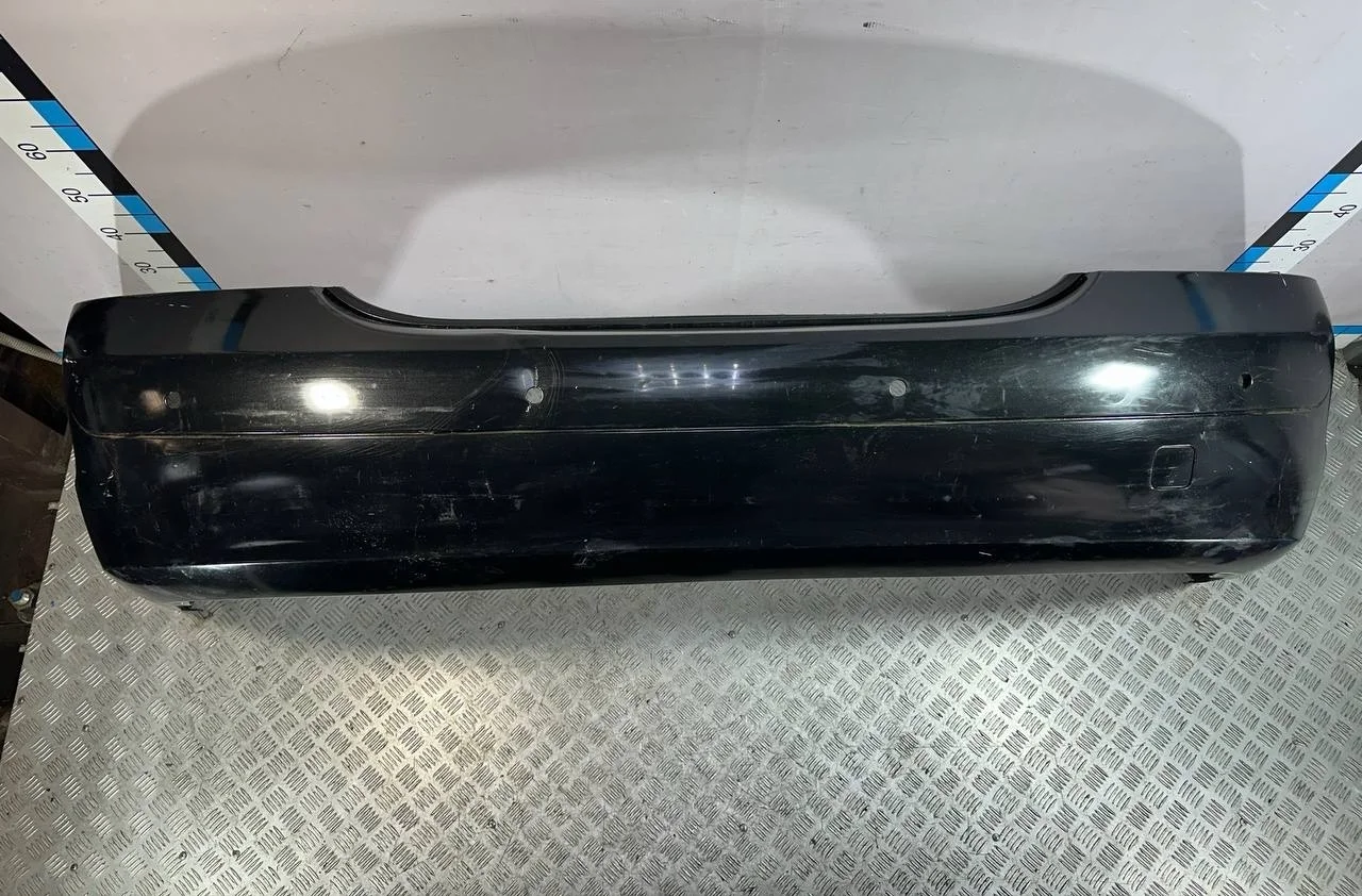 [Б/У] Бампер задний (под парктрон) MB W221 2005-2013 - сломаны верхние крепления, две вмятины [Незначительные дефекты] [Код: 00296380 ]