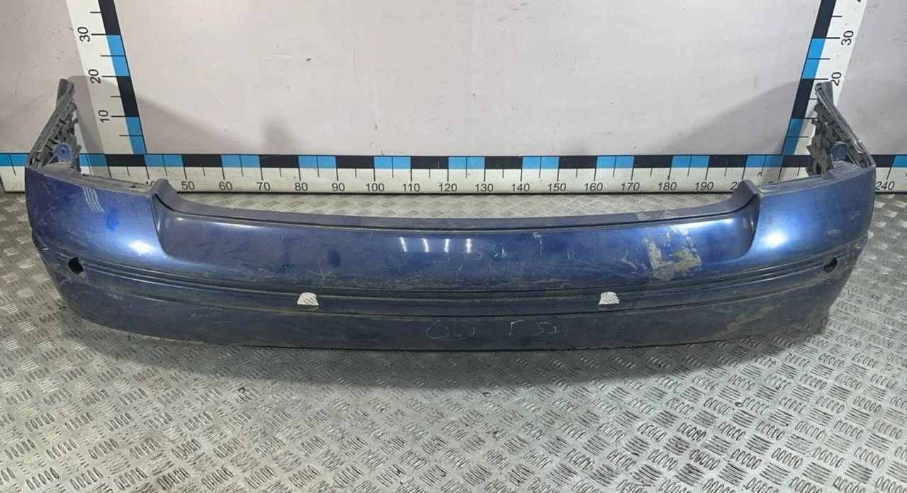 [Б/У] Бампер задний (седан) VW Passat (B5) 2000-2005 - сломан правый угол [Незначительные дефекты] [Код: 00289993 ]