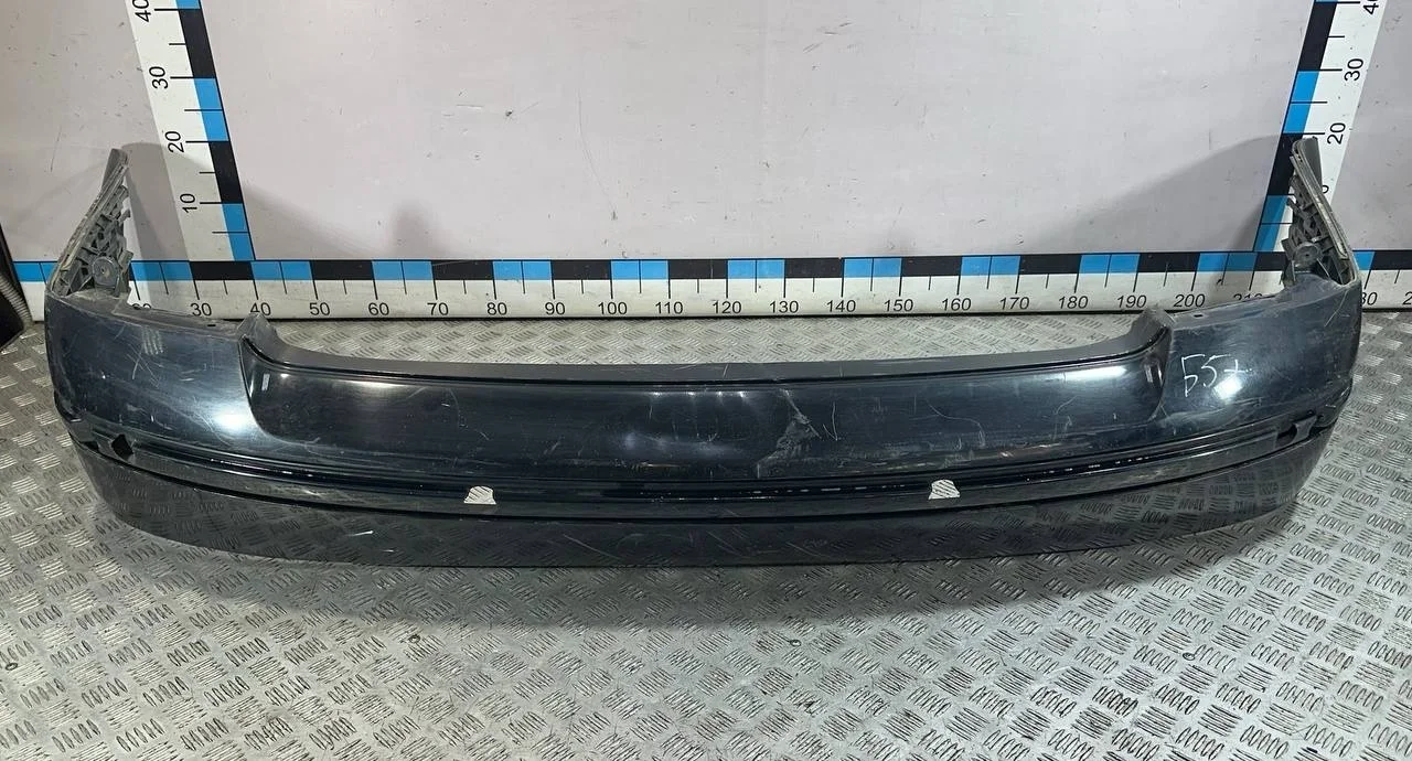 [Б/У] Бампер задний (седан) VW Passat (B5) 2000-2005 - вмятины по центру, сломан правый внутренний кронштейн [Незначительные дефекты] [Код: 00290175 ]