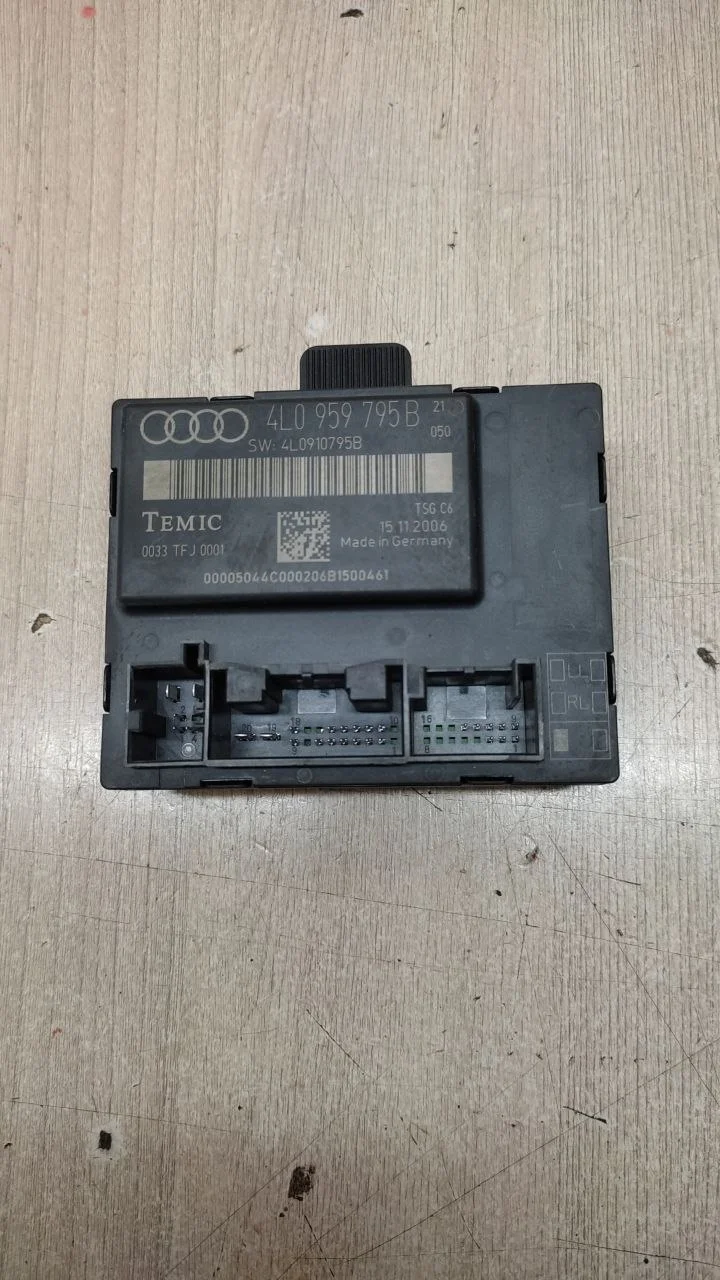 [Б/У] Блок комфорта задний левый Audi [Код: 00295910 ]