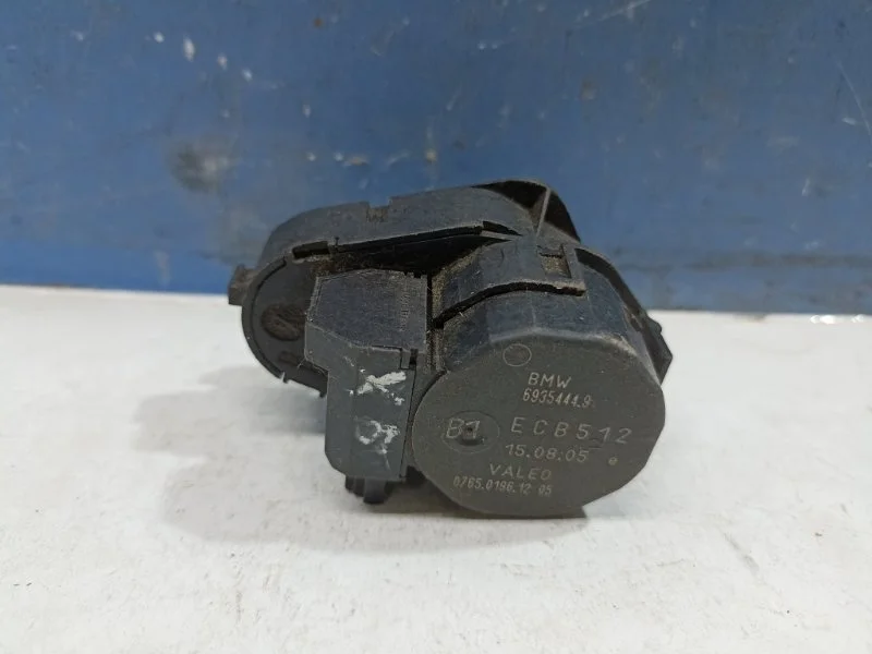 Моторчик заслонки печки Bmw X5 (E53) 64116935444