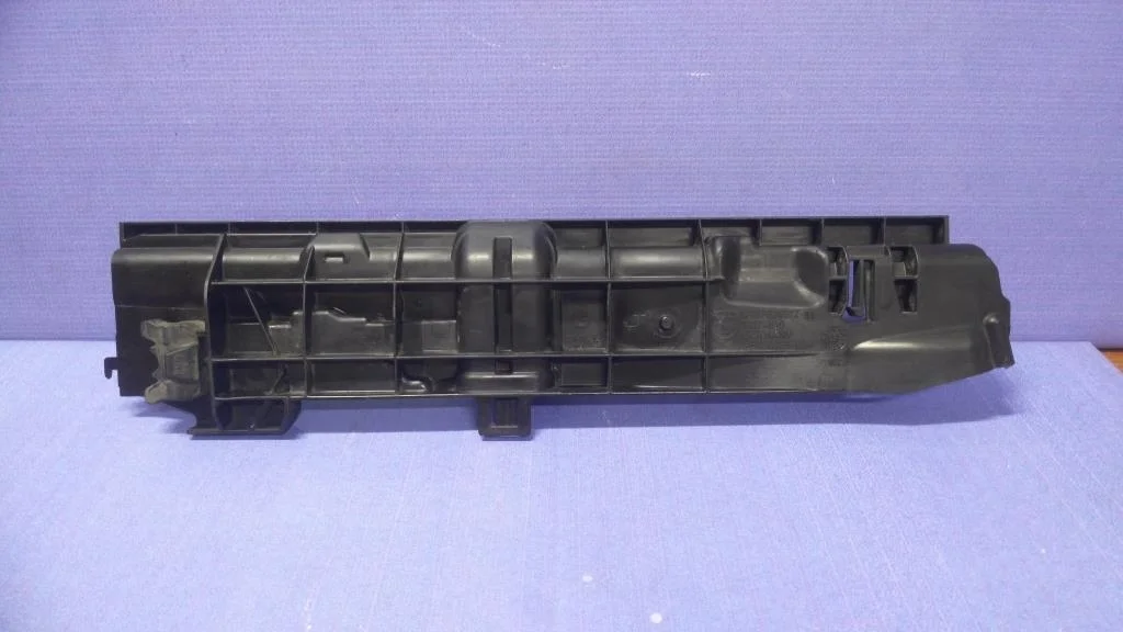 кронштейн радиатора BMW 1-серия E87/E81  N47D20С 143 лс 118d