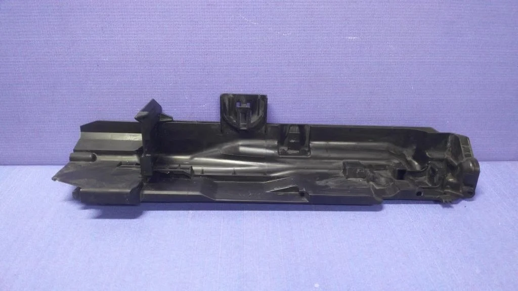 кронштейн радиатора BMW 1-серия E87/E81  N47D20С 143 лс 118d