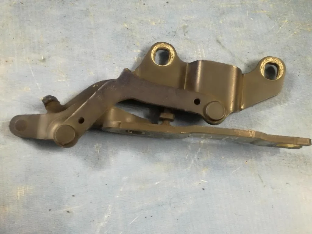 петля капота BMW 3-серия E90/E91  N52B30 258 лс 330i