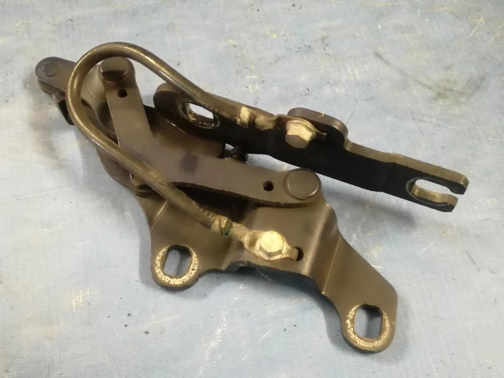 петля капота BMW 3-серия E90/E91  N52B30 258 лс 330i