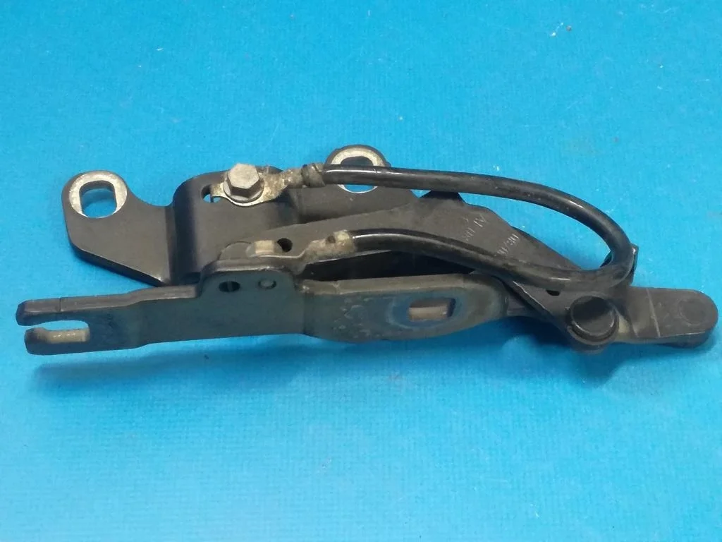 петля капота BMW 3-серия E90/E91  N47D20A 177 лс 320d