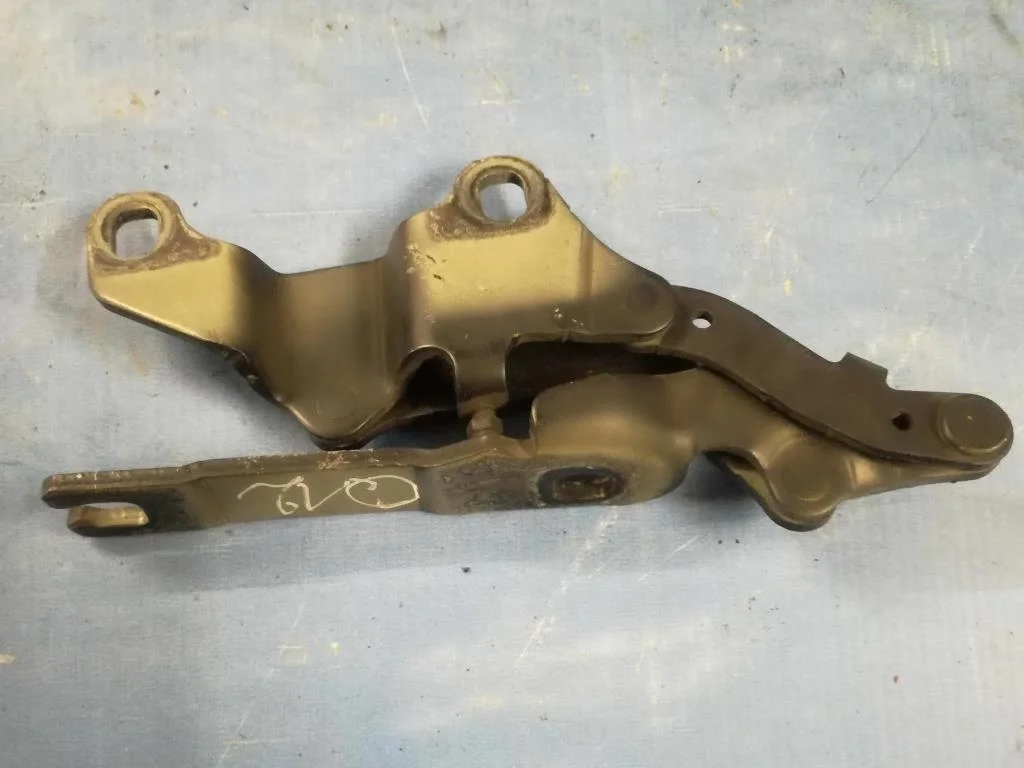 петля капота BMW 3-серия E90/E91  N47D20A 177 лс 320d