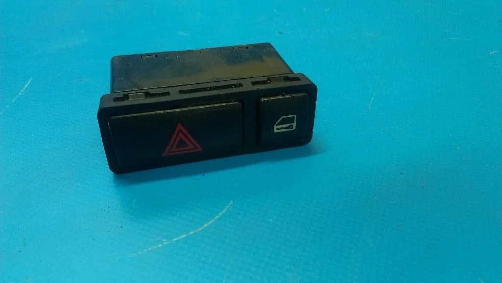 кнопка аварийной сигнализации BMW X5 E53  M57/TU 218 лс 3.0d