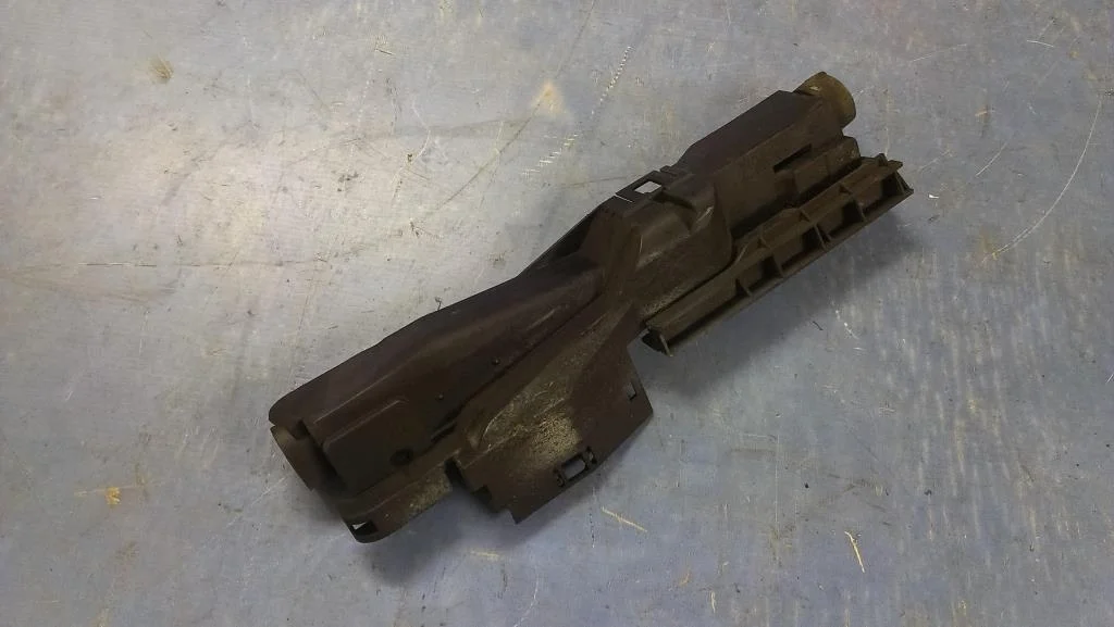 кронштейн радиатора BMW X3 E83  M54B30 231 лс 3.0i