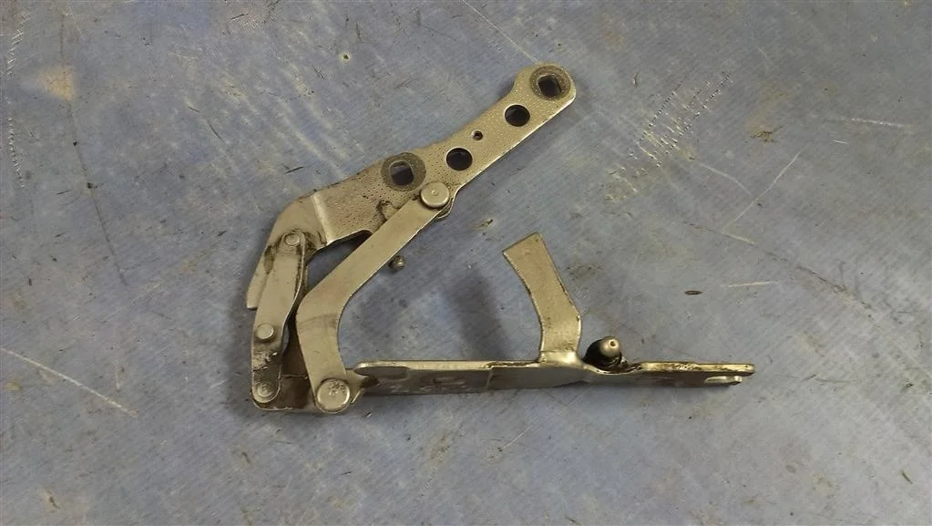 петля капота BMW X3 E83  N47D20A 177 лс 2.0D