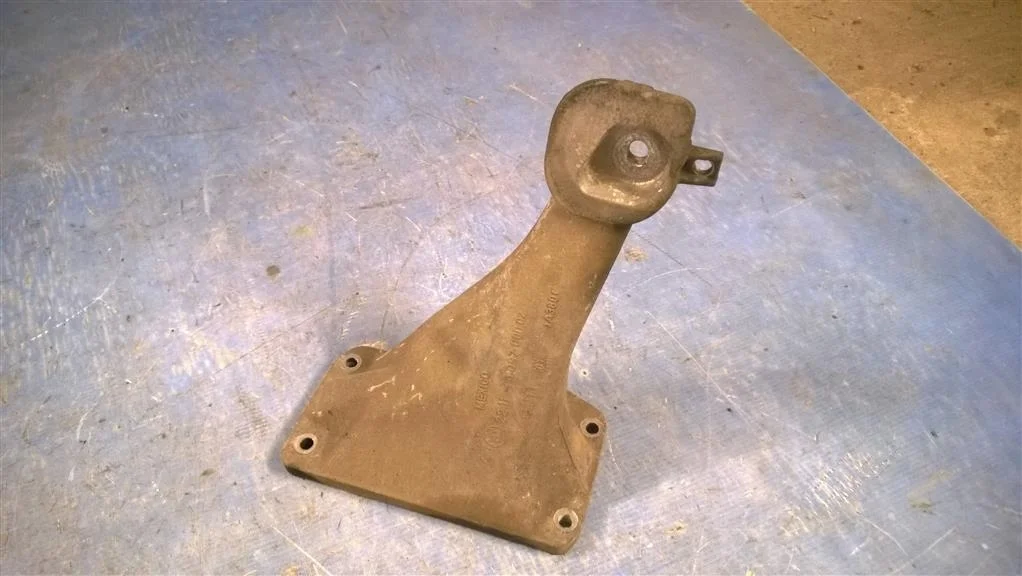 кронштейн двигателя BMW X5 E53  M54B30 231 лс 3.0i