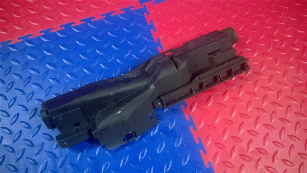 кронштейн радиатора BMW X3 E83  M54B30 231 лс 3.0i