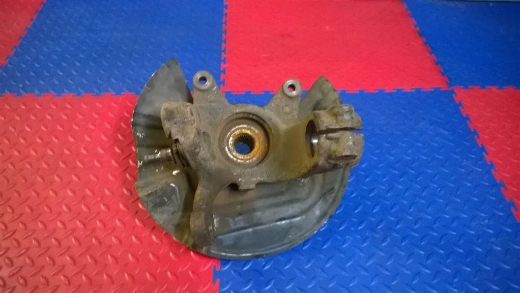 кулак поворотный BMW X3 E83  M54B30 231 лс 3.0i