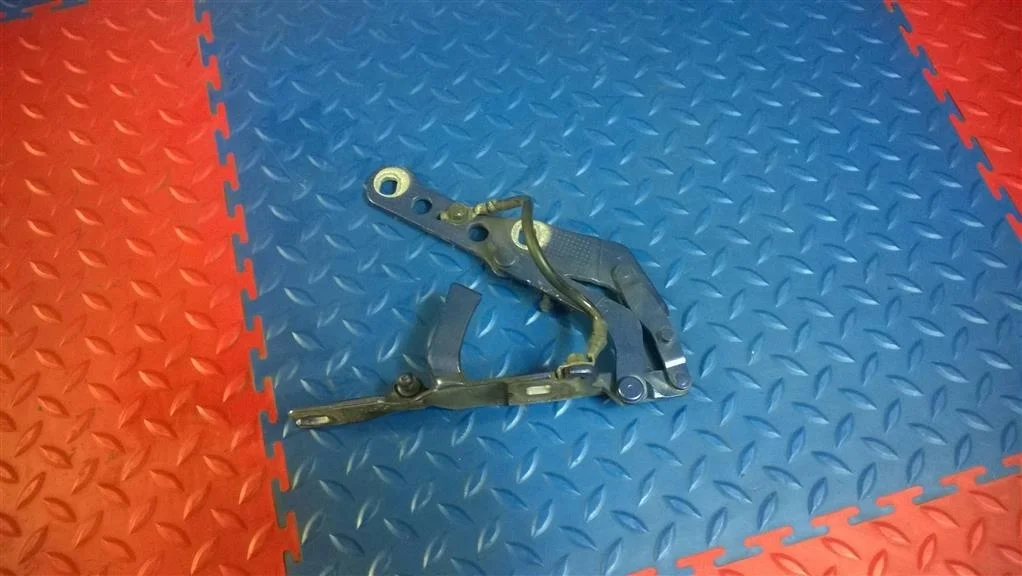 петля капота BMW X3 E83  N47D20A 177 л.с. 2.0D